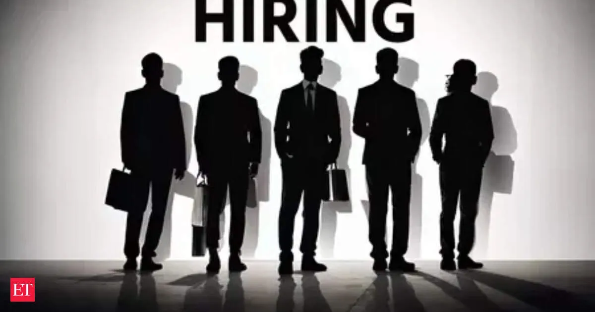 US jobless claims rise slightly as layoffs stay low and hiring remains steady