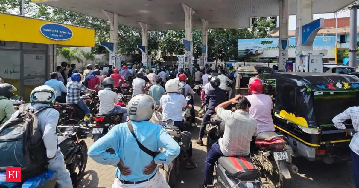 Odisha fuel rush sparks petrol diesel panic as cops battle kilometre queues and alleged Rs 200 two wheeler limits