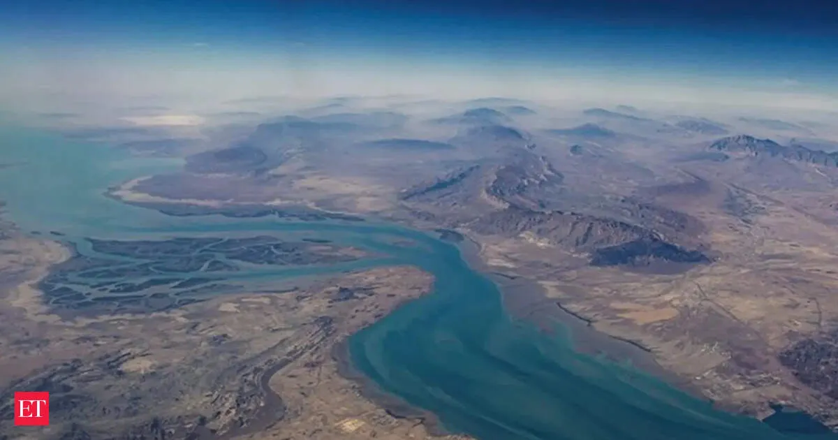 UN readies Hormuz evacuation plan for hundreds of ships as tensions strain Persian Gulf