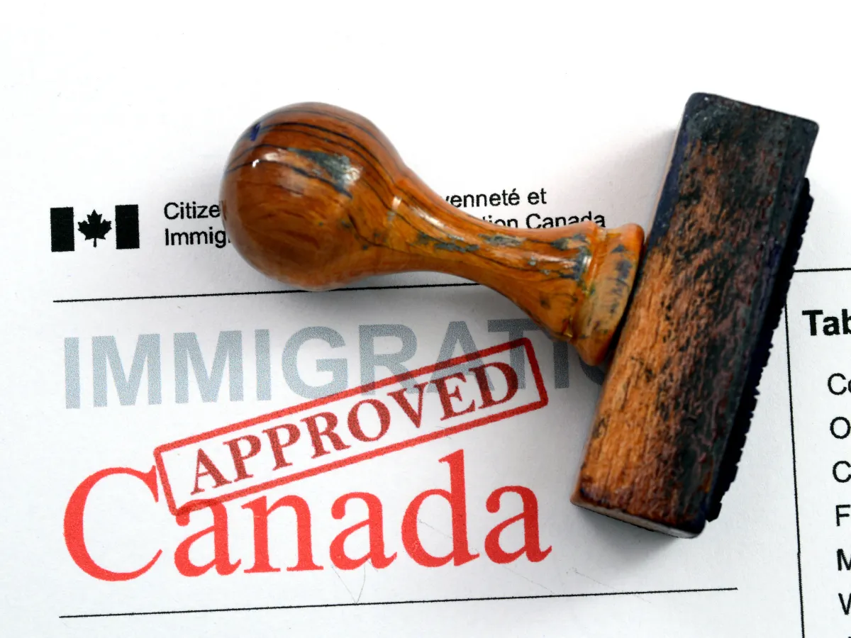 Canada audit finds 800 fraud cases ignored as 150000 students flagged for permit breaches