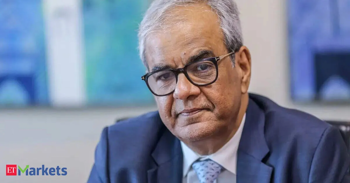 Kotak CEO warns IDBI valuation worries as privatization timeline and pricing slip