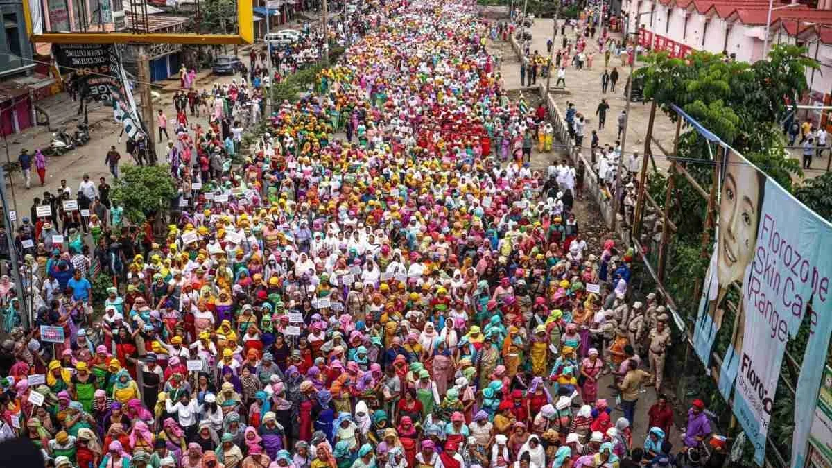 Tear gas in Imphal as protesters march toward CM residence and internet goes dark