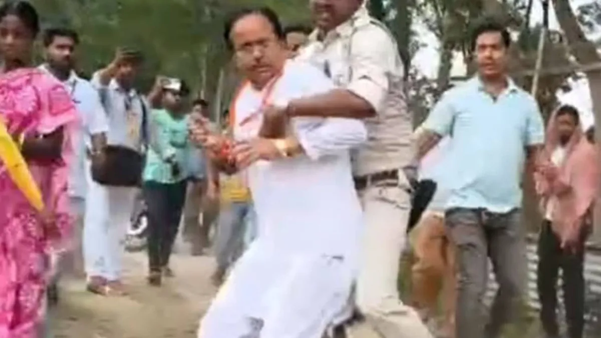 Suvendu Sarkar Chased and Assaulted in West Bengal Polling Chaos Video Goes Viral