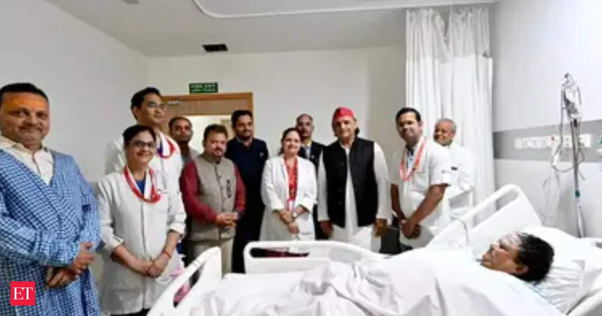 Akhilesh Yadav meets BJP MLA injured during effigy protest and urges speedy recovery