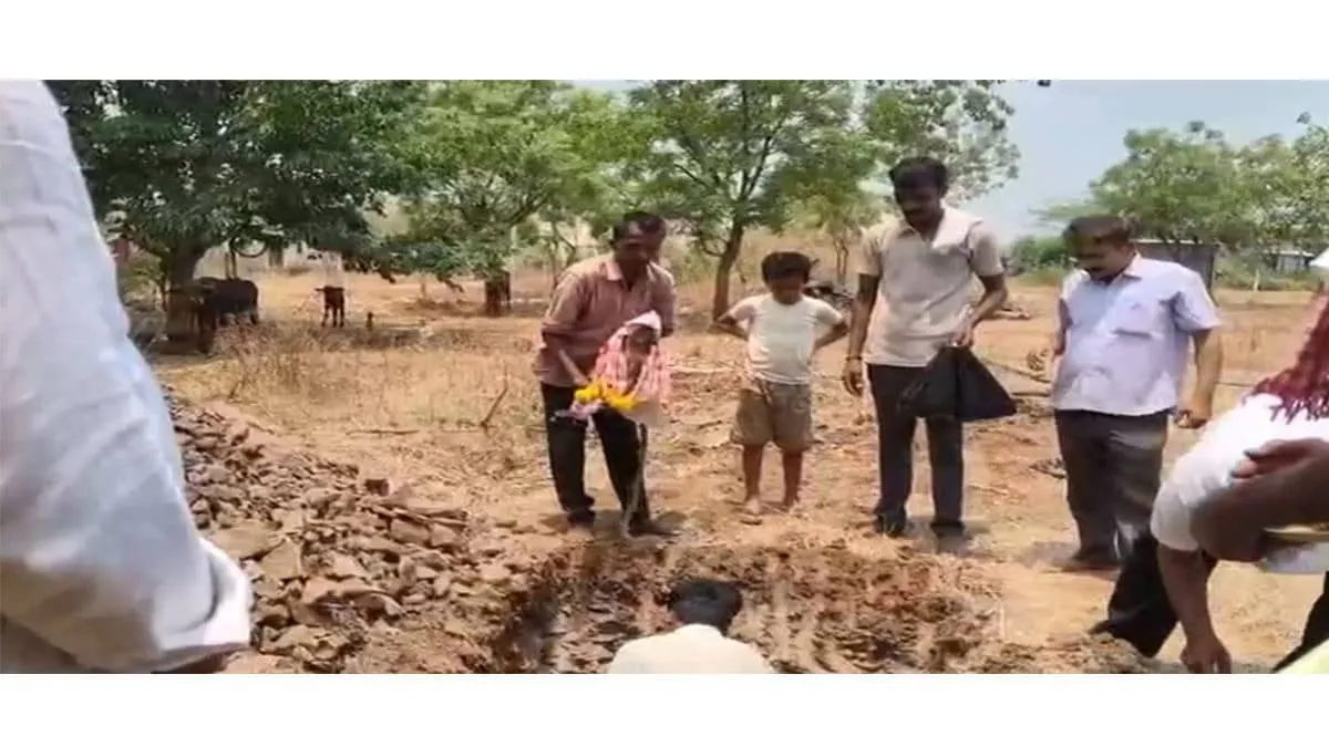 Villagers Perform Lingayat Rites for Dead Monkey in Bengaluru Heartwarming Scene