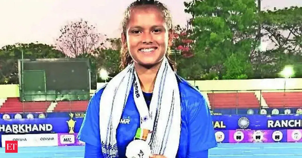 Borrowed gear and broken sticks take Nausheen Naz to India U18 camp in a stunning hockey rise