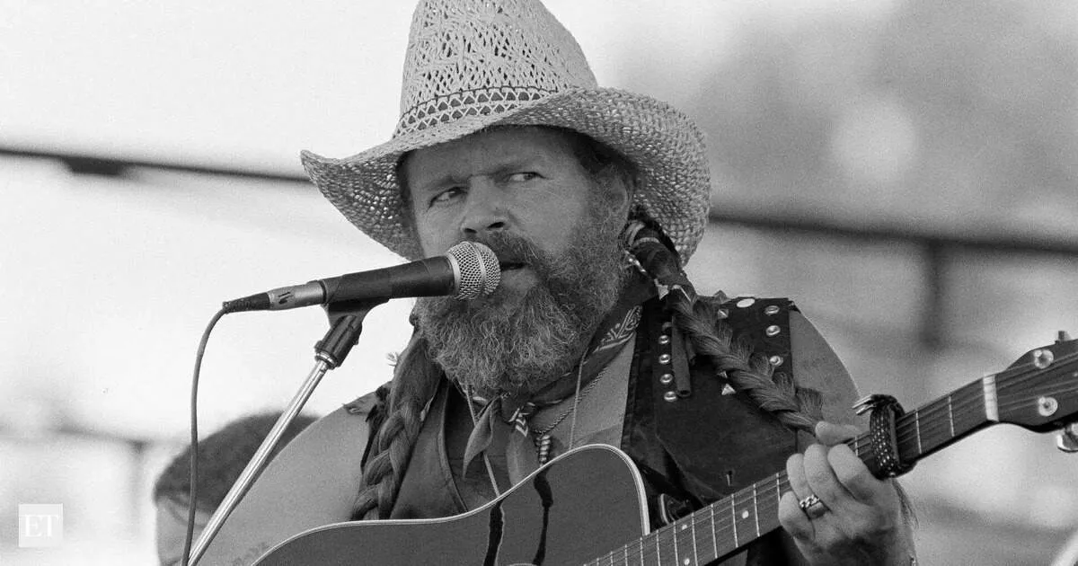 David Allan Coe dies at 86 after outlaw life including death row claim and groundbreaking all girl band