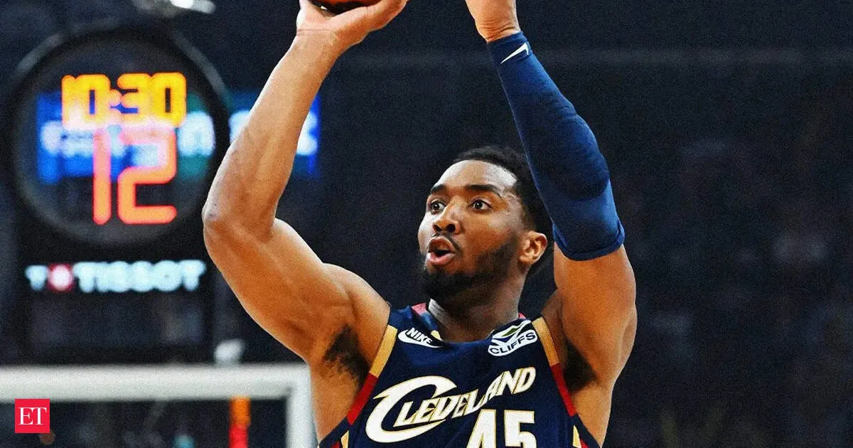 Donovan Mitchell drops 43 as Cavs roar to level series 2-2 with record 39-point second half