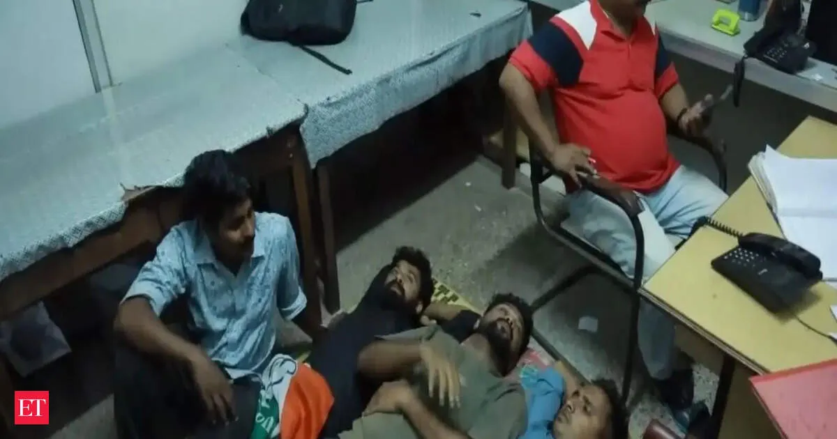 Youth Congress sleep protest at KSEB in Kollam over alleged unannounced power cuts claims