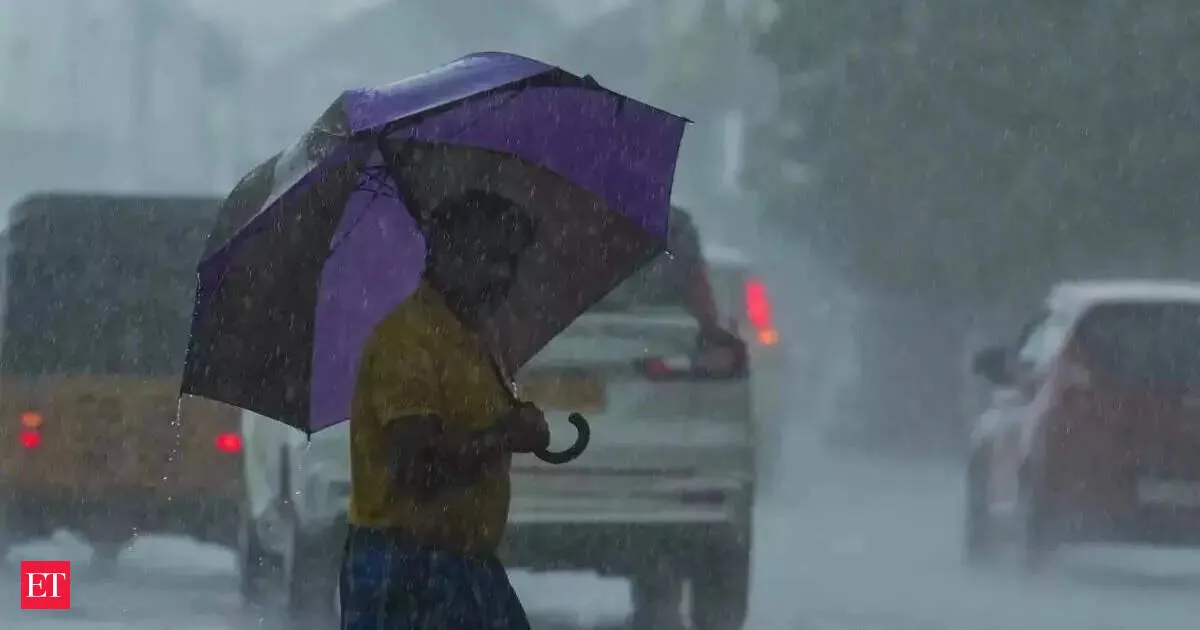 Tamil Nadu Weather Update Heat Humidity With Thunderstorms and Local Heavy Rain Alerts