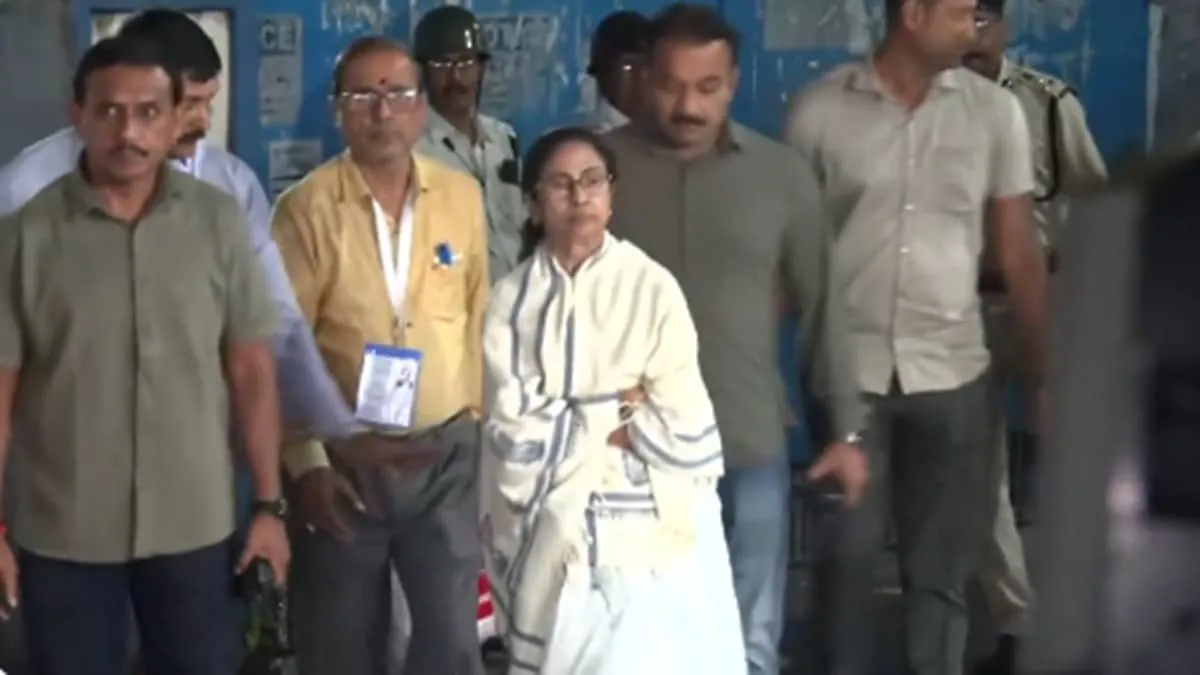 Mamata’s Midnight Strong Room Visit Sparks EVM Tampering Claims as Bengal Exit Polls Favor BJP