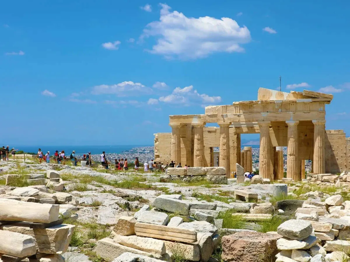 Greece lifts minimum wage 4.5 percent to 920 euros amid Iran war energy shocks