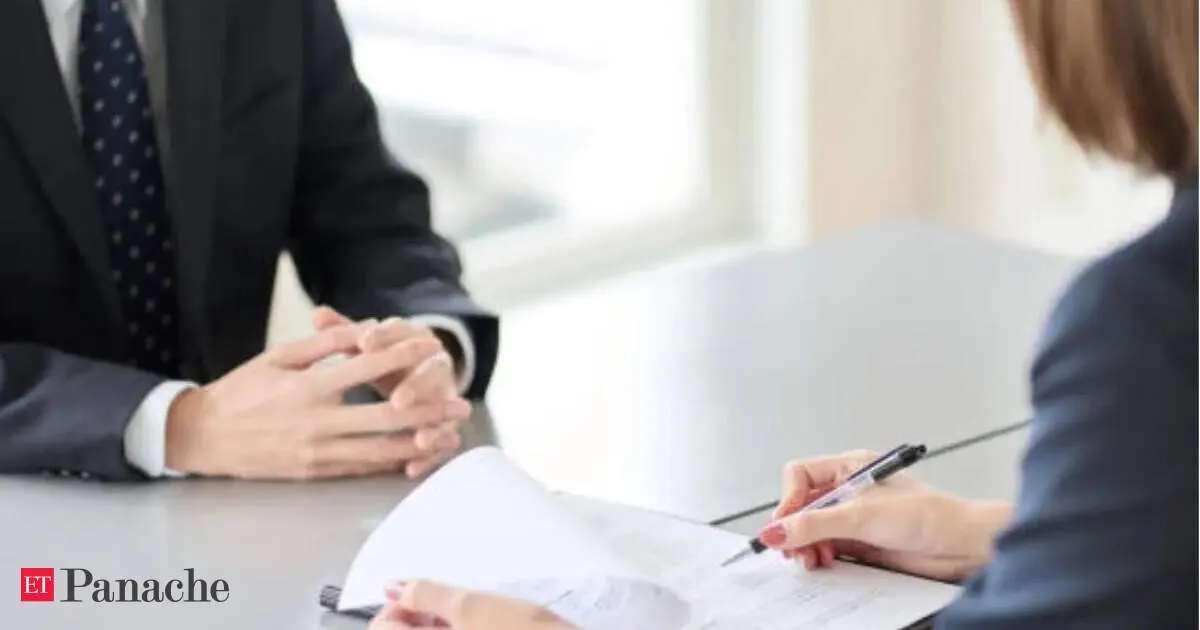 Recruiter no shows as candidate waits then snaps back and the internet erupts over respect