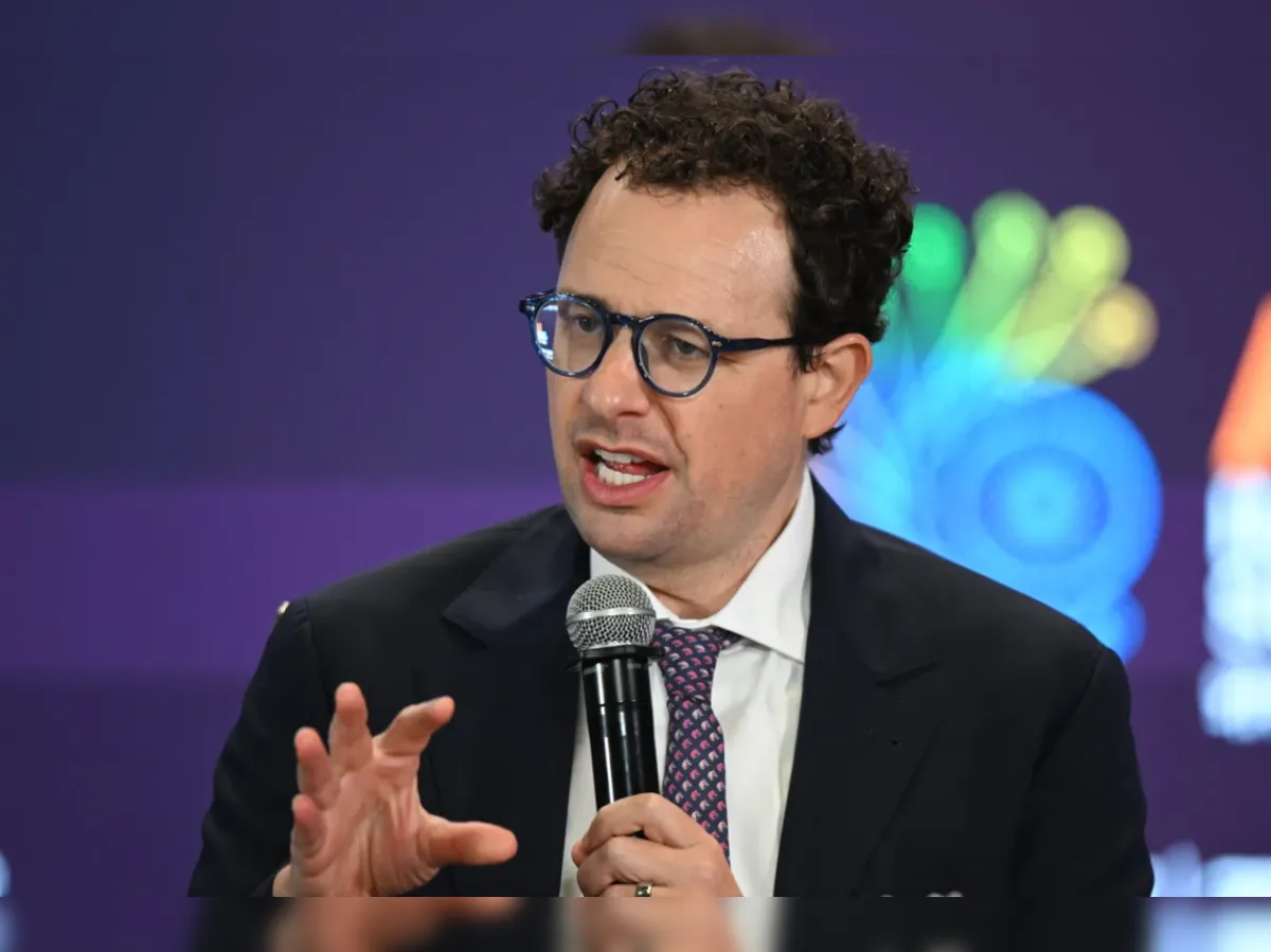 Anthropic may raise at valuation above 900 billion making it the top AI startup