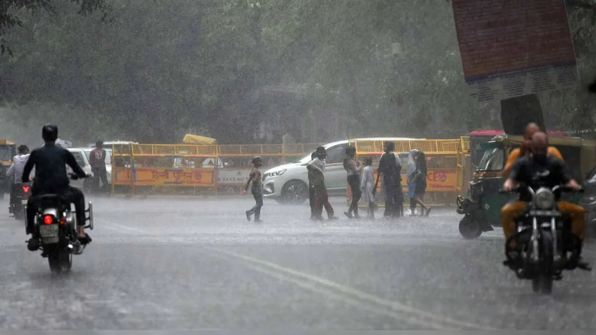 IMD Issues Yellow Alert for Delhi NCR Rain Thunder and Dust Storm After 42°C Heat