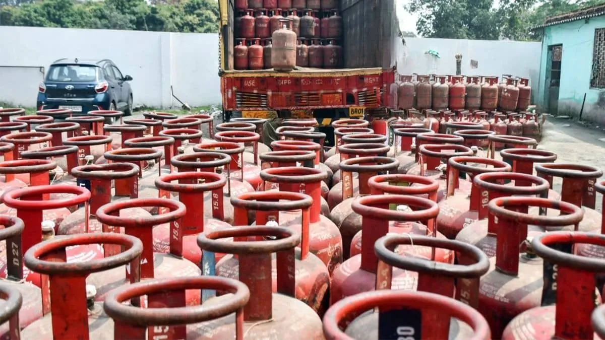 Commercial LPG jumps ₹993 across Indian cities as Delhi cylinder hits ₹3071.50