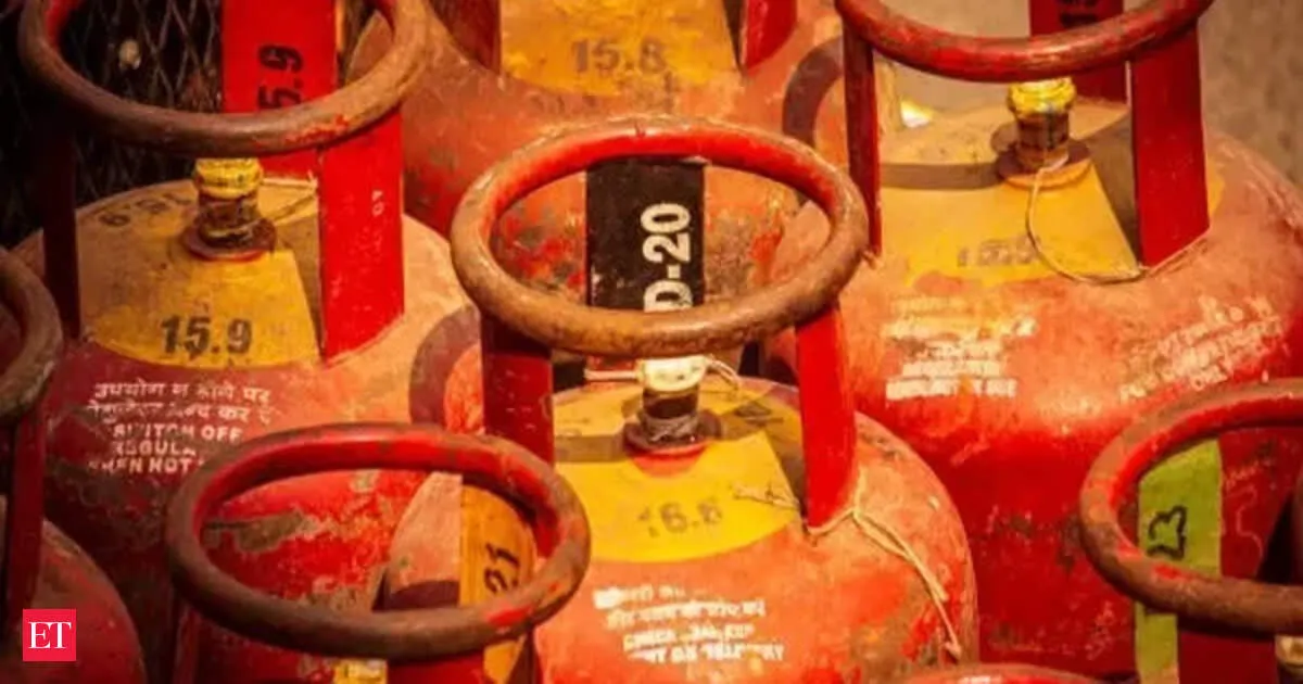 Commercial LPG cylinder jumps Rs 993 to Rs 3071 in Delhi amid Hormuz disruption