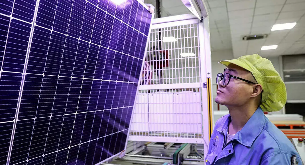 China solar giants gear up for bigger capacity despite oversupply fears and demand doubts